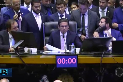 Câmara acelera votação de projeto de isenção do IR até R$ 5 mil Proposta também estabelece isenção parcial para rendimentos entre R$ 5.001 e R$ 7.350, estimada para beneficiar 500 mil contribuintes.